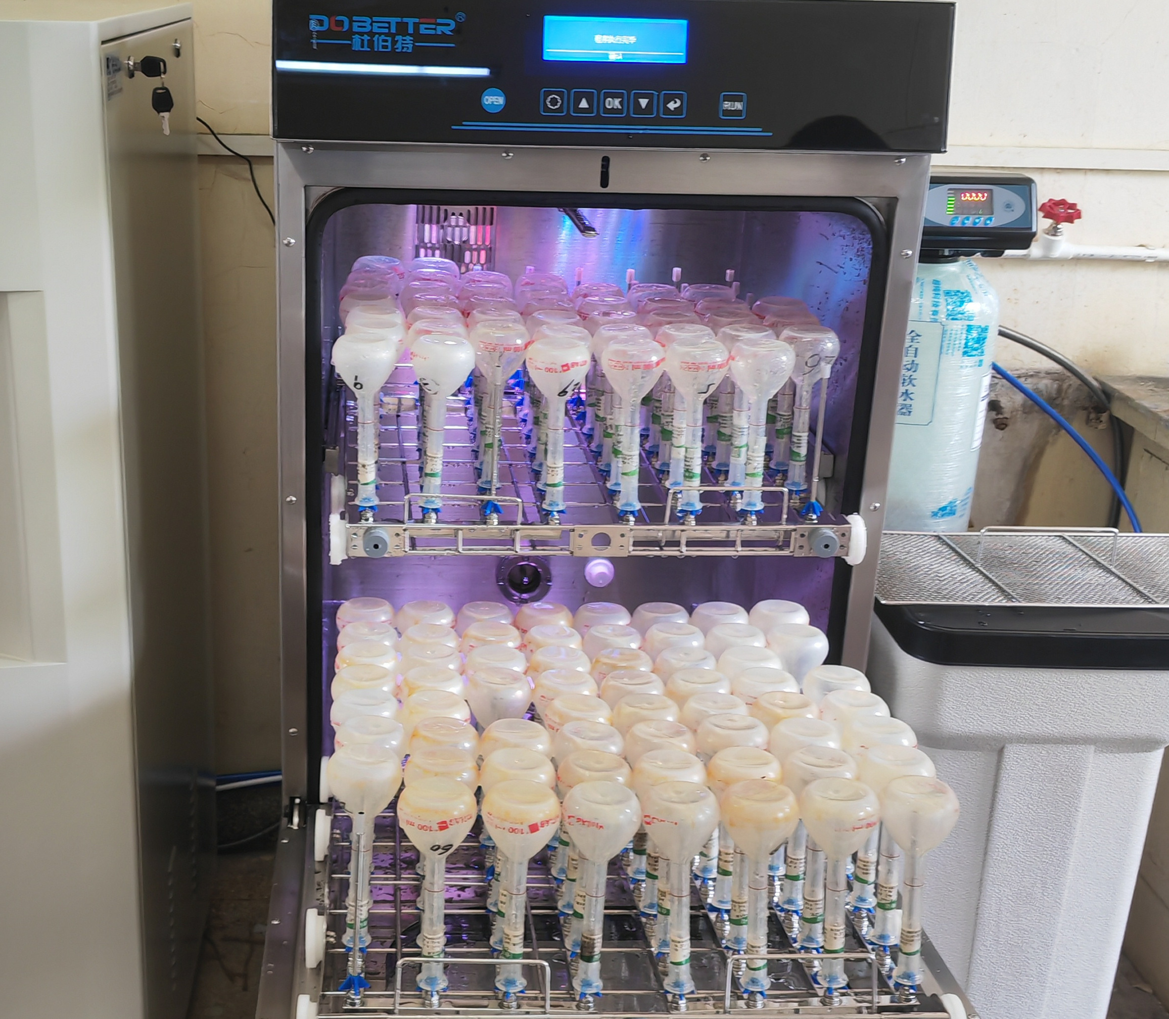 擺脫手洗噩夢！這款全自動清洗機，承包實驗室洗瓶難題